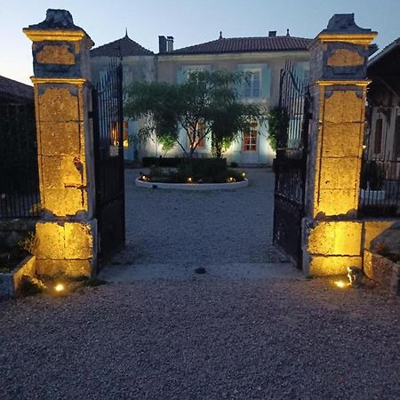 La Grange Terrou Guest House Saint-Germain-de-Confolens Bagian luar foto
