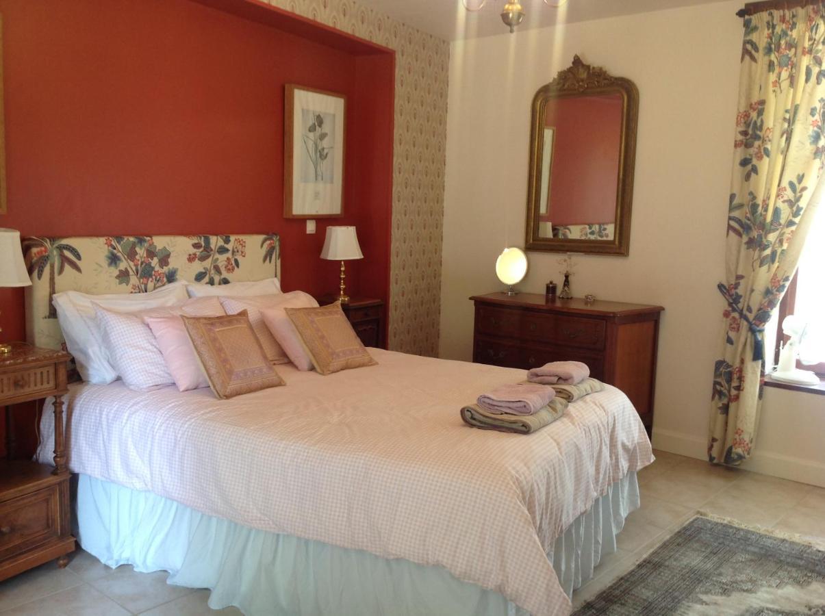 La Grange Terrou Guest House Saint-Germain-de-Confolens Bagian luar foto