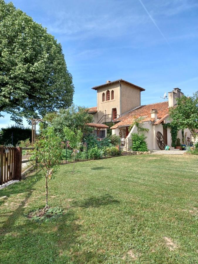 La Grange Terrou Guest House Saint-Germain-de-Confolens Bagian luar foto