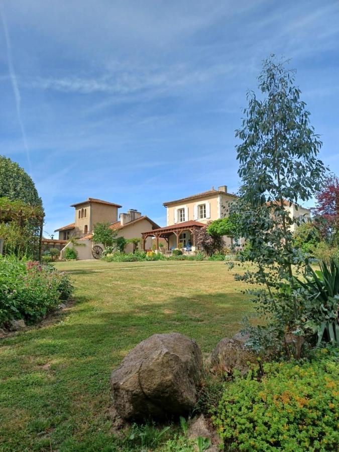La Grange Terrou Guest House Saint-Germain-de-Confolens Bagian luar foto