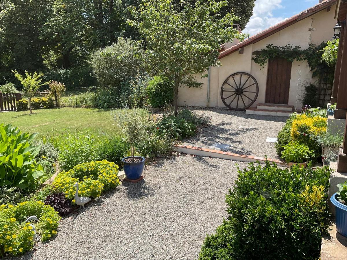 La Grange Terrou Guest House Saint-Germain-de-Confolens Bagian luar foto