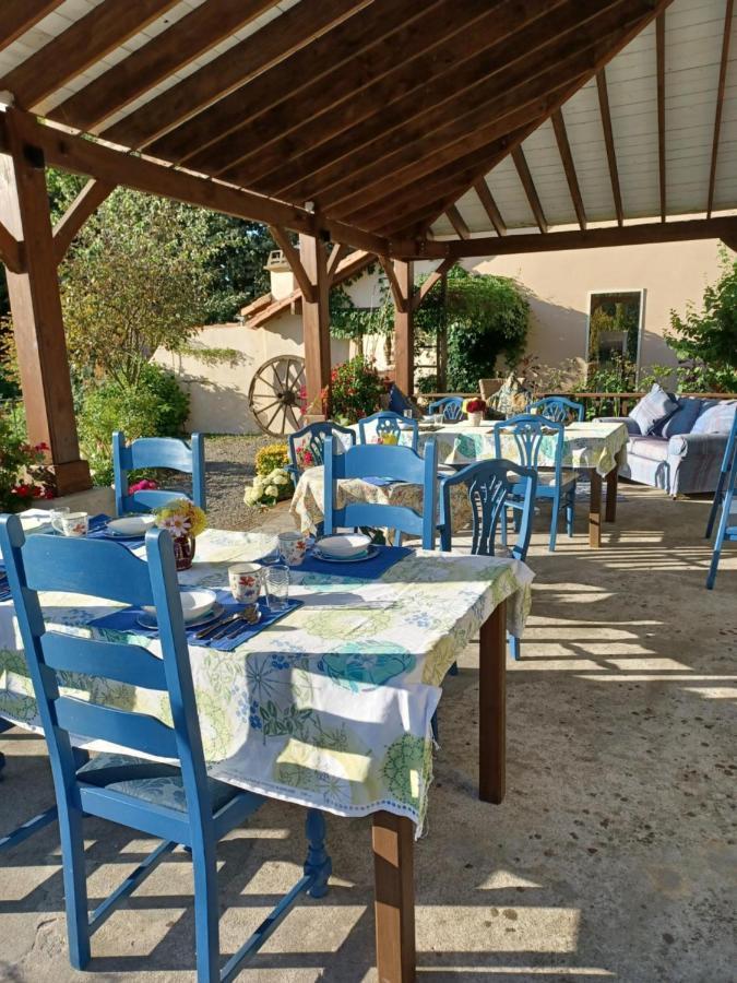 La Grange Terrou Guest House Saint-Germain-de-Confolens Bagian luar foto