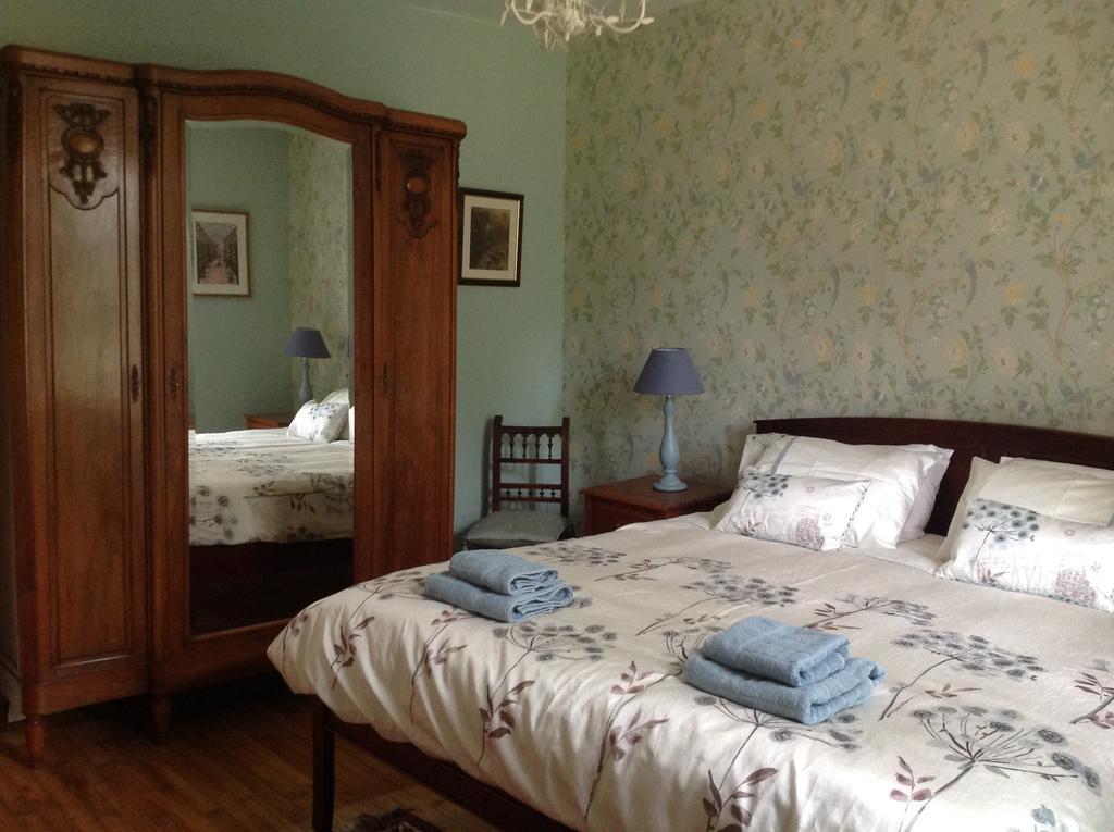 La Grange Terrou Guest House Saint-Germain-de-Confolens Bagian luar foto