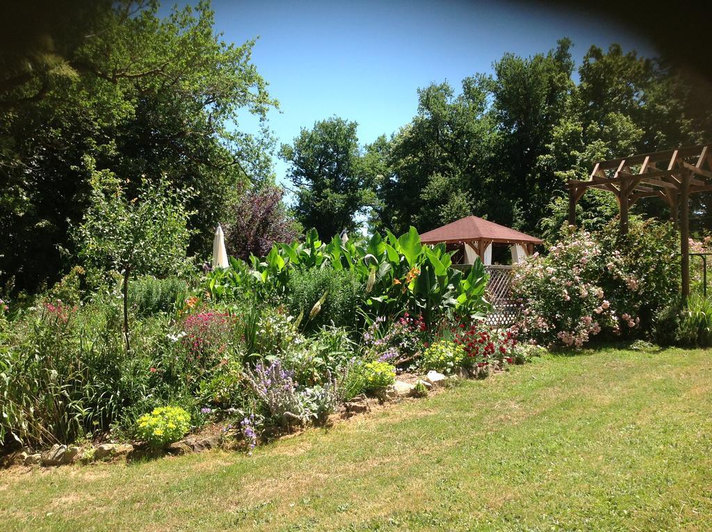 La Grange Terrou Guest House Saint-Germain-de-Confolens Bagian luar foto