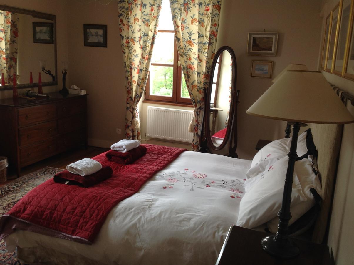 La Grange Terrou Guest House Saint-Germain-de-Confolens Bagian luar foto