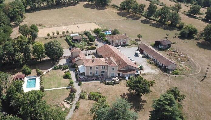 La Grange Terrou Guest House Saint-Germain-de-Confolens Bagian luar foto
